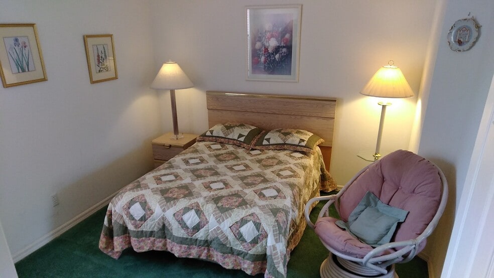 second bedroom - 582 Windsor Sq