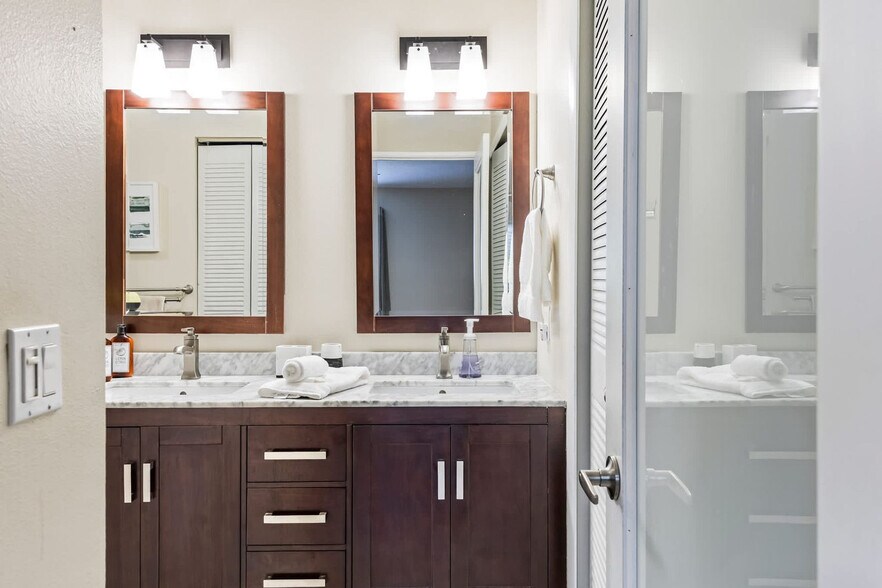 Building Photo - 8754 Honeysuckle Way