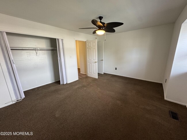 Building Photo - 156 Primrose Ln