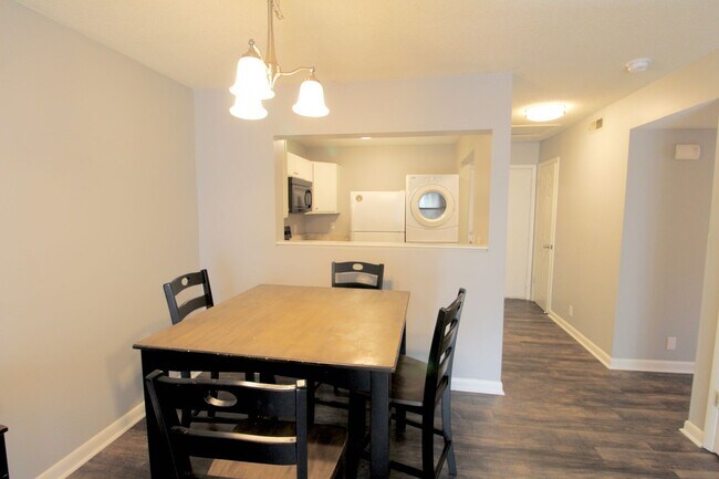 Building Photo - 1380 Hunters Rd
