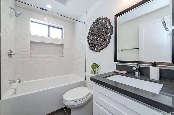 Building Photo - 5729 W 76th St