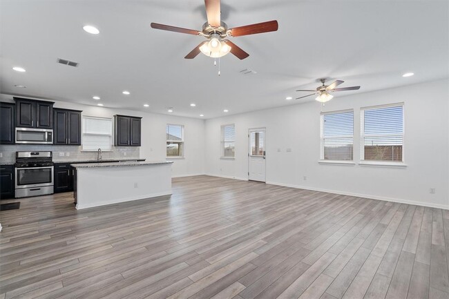 Building Photo - 3201 College Park Dr