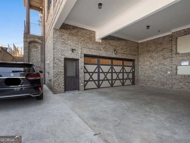 Building Photo - 631 Boulevard NE