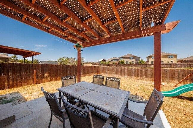 Building Photo - 132 Thrasher Cv