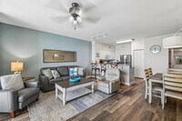 Building Photo - 9896 S Thomas Dr