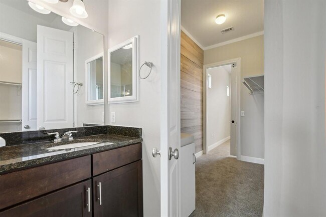 Building Photo - 22316 Verbena Pkwy