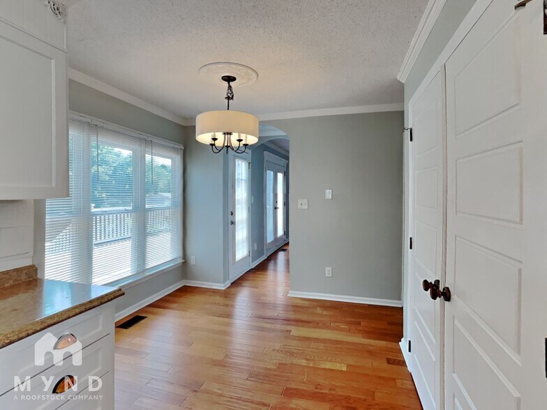 Building Photo - 4012 Iron Horse Rd