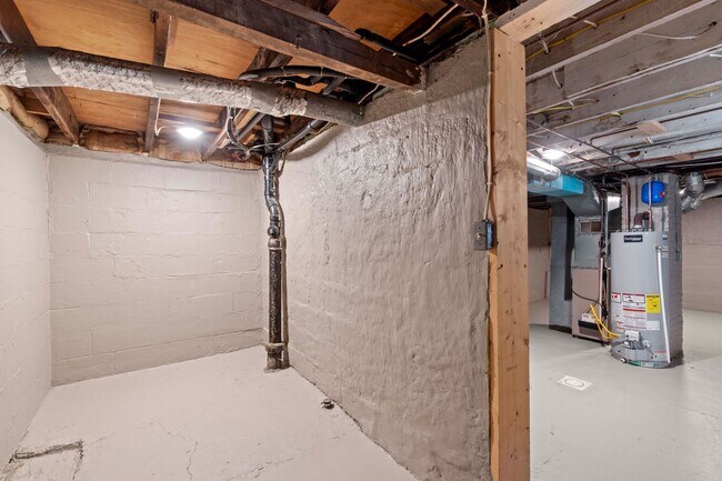Building Photo - 2887 Hickory St
