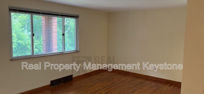 Building Photo - 910 9th St