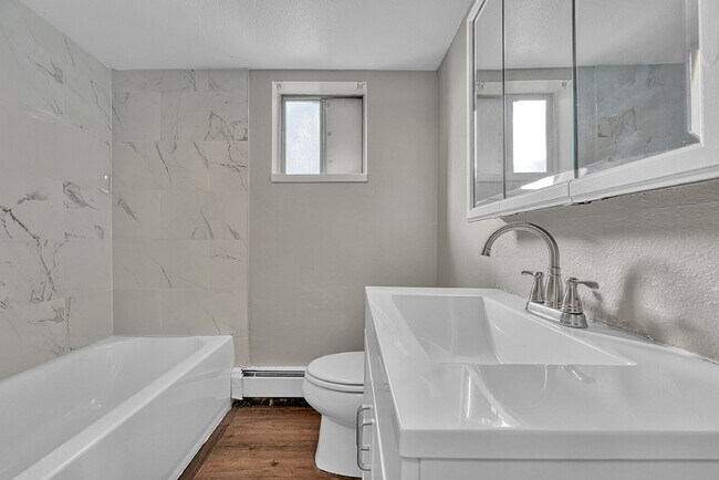 Building Photo - $1,395 — 2 bed, 1 bath renovated basement ...