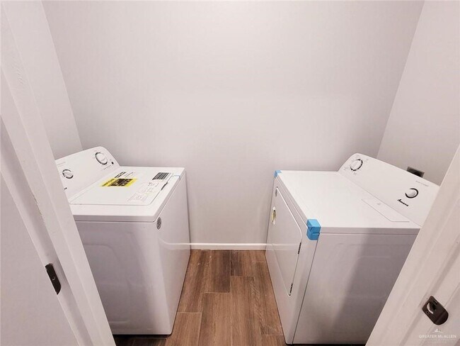 Building Photo - 18 Fuerte Ave