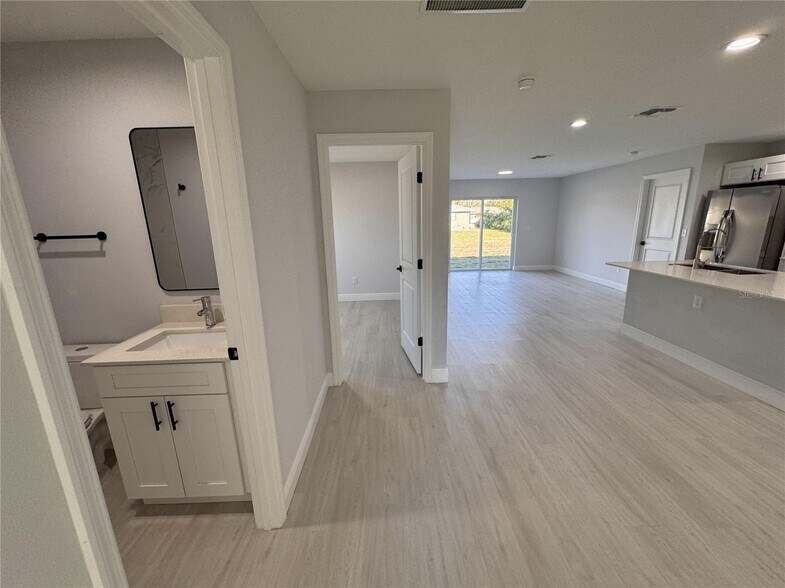 Building Photo - 4100 Mendoza Ave