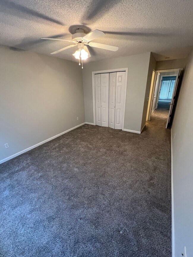 Building Photo - 140 Woodmere Dr