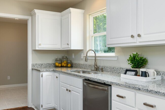 Building Photo - Gorgeous Home in Odenville! Fresh, Modern ...