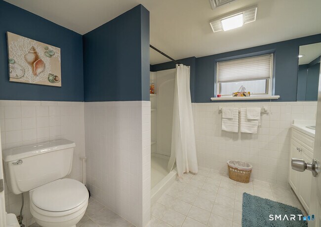 Building Photo - 133 Linden Ave