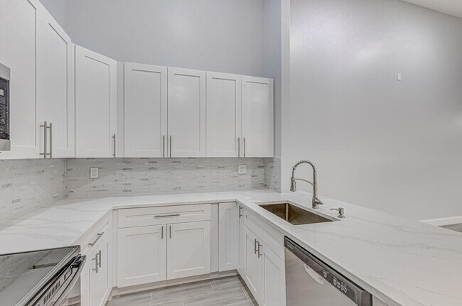 Building Photo - 1240 Summit Pl Cir