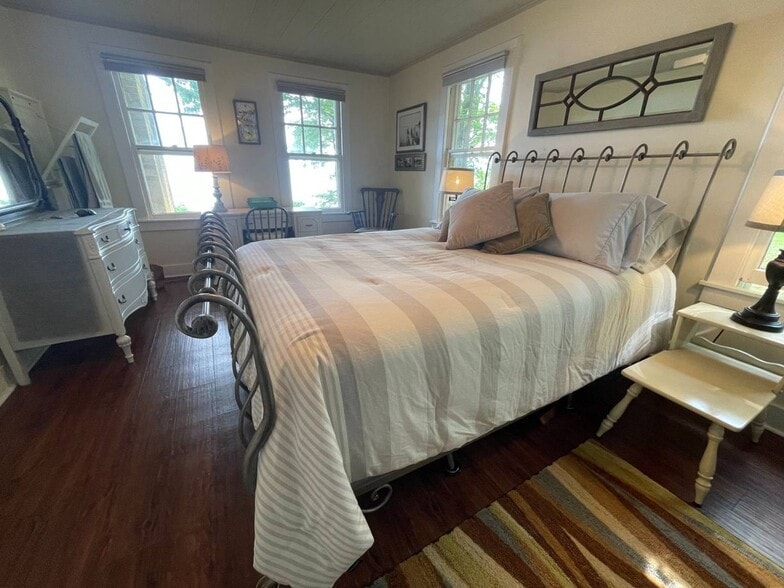 Building Photo - 91 Shore Rd