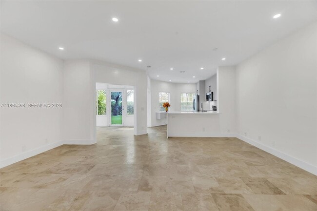 Building Photo - 6538 Via Regina