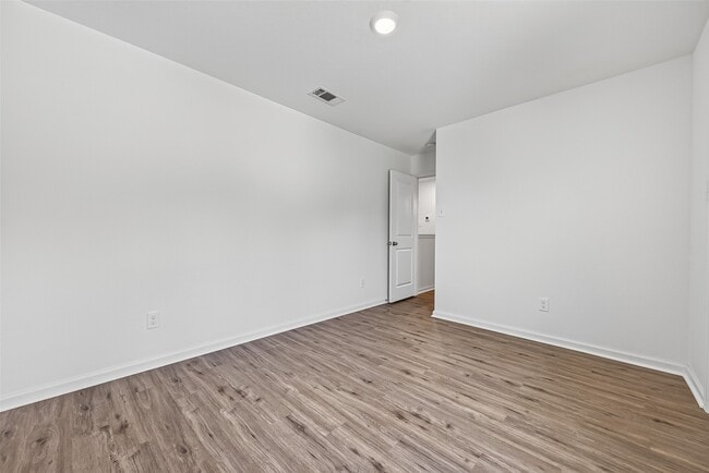 Building Photo - 654 Amesbury Rd