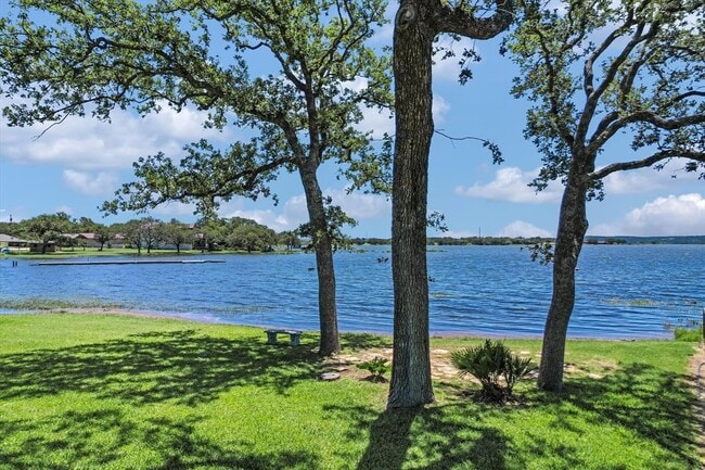 Building Photo - 106 Agarita Dr