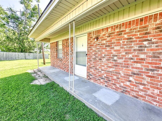 Building Photo - 105 Heatonville Dr