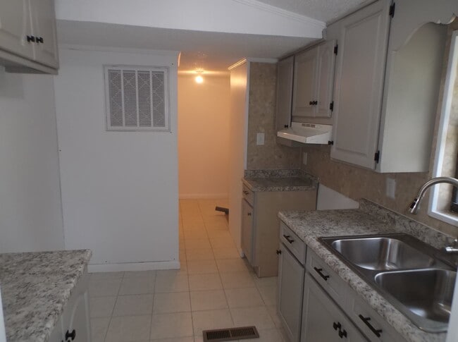 Building Photo - 808 Penny Pl