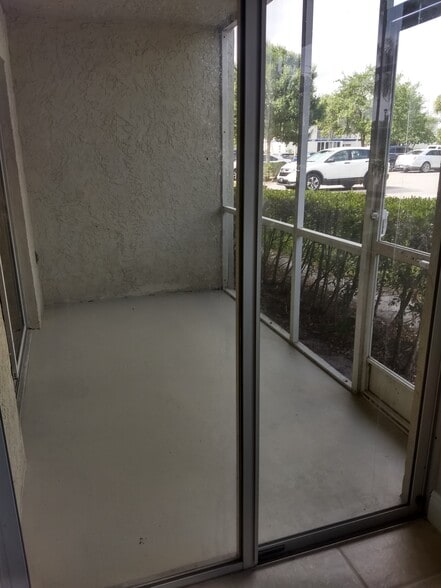 Building Photo - 1503 SE Royal Green Cir