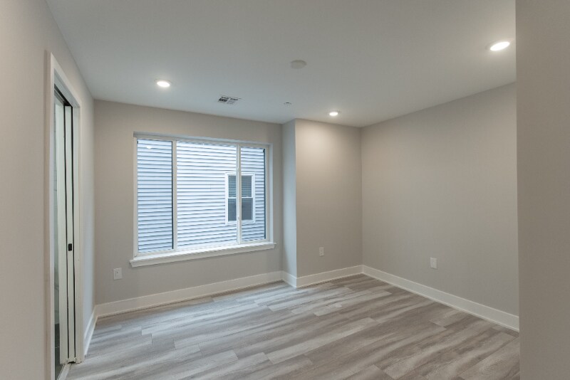 Building Photo - 665 N 35th St