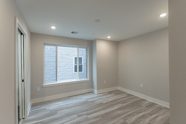 Building Photo - 665 N 35th St