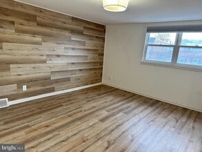 Building Photo - 813 Arnold St