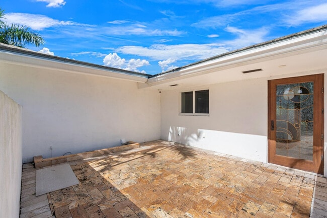 Building Photo - 2813 NE 29th St