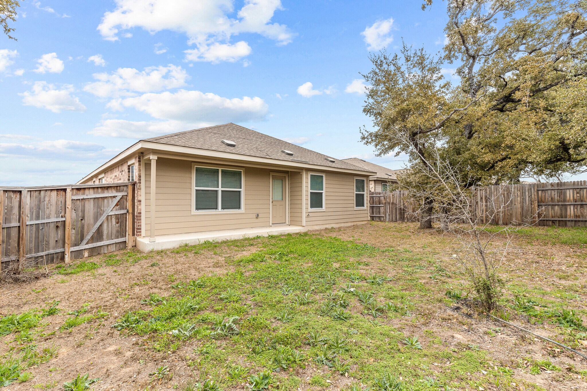 Building Photo - 15011 Maskette Ave