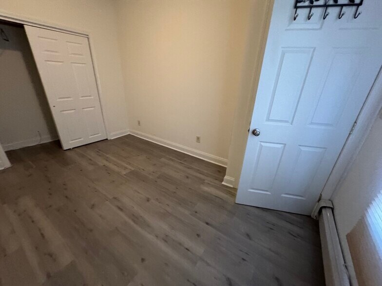 Building Photo - 10 Saunders St