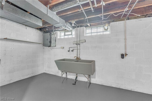 Building Photo - 30021 Robert St