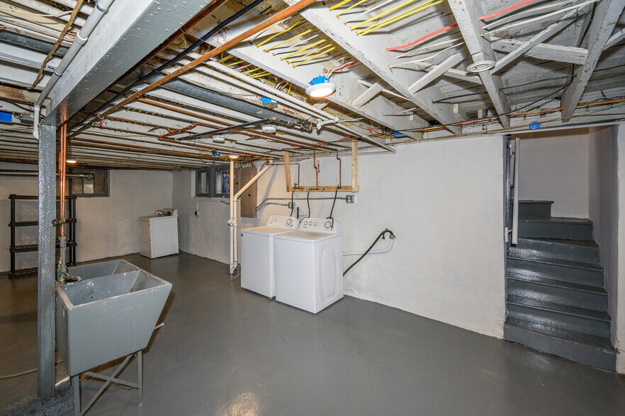 Building Photo - 7742 Delmar Blvd