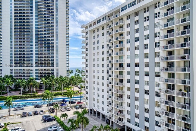 Building Photo - 1833 S Ocean Dr