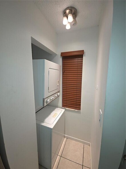 Building Photo - 10451 W Broward Blvd