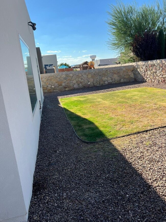 Building Photo - Beautiful East side House in Ventanas Subdivision