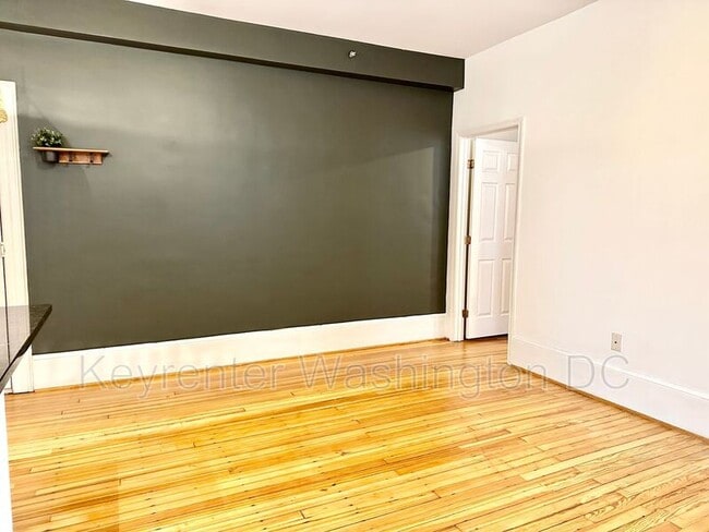 Building Photo - 3155 Mt Pleasant St NW