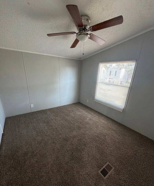 Building Photo - 141 Fox Meadow Dr