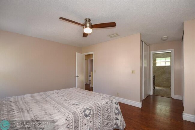 Building Photo - 10691 NW 12th Dr
