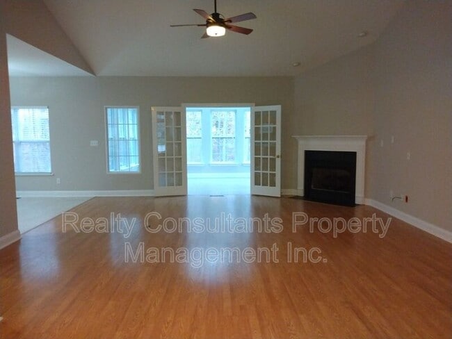 Building Photo - 7106 Holly Glen Ct