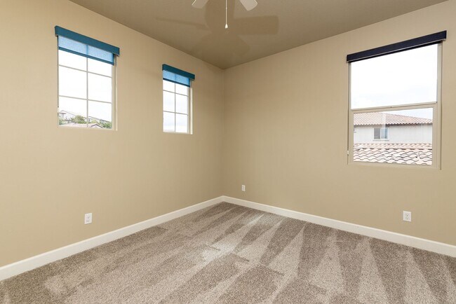 Building Photo - 5bd/3ba, 3969 sq ft Home in Gated Community in Vista!