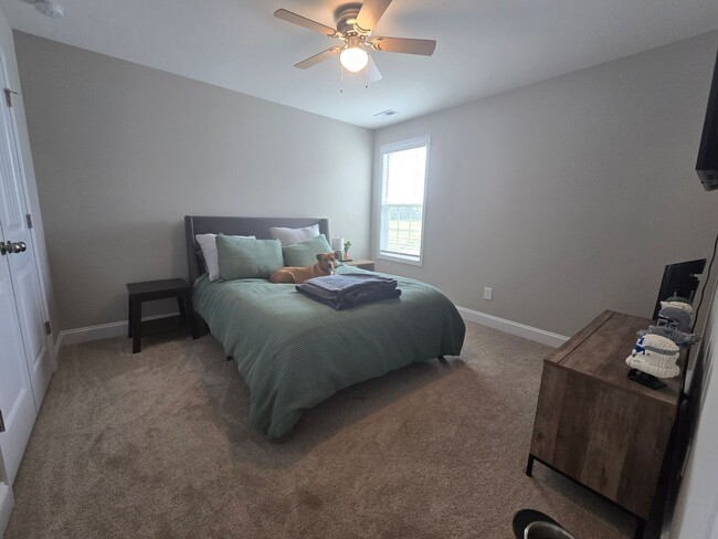 Building Photo - NEW LISTING!!!!!