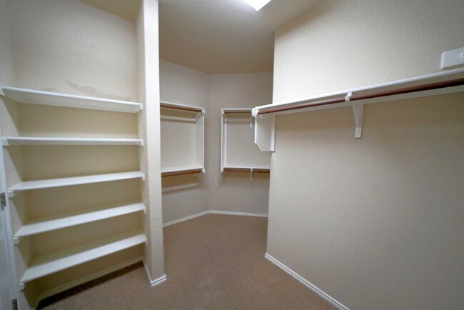 Building Photo - Immaculate Rental Now Available in Cibolo!...