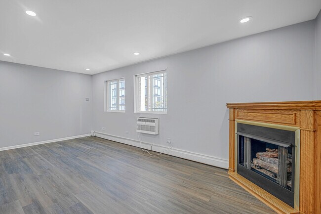 Building Photo - 5420 N Sheridan Rd