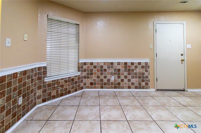 Building Photo - 4406 Bowles Dr