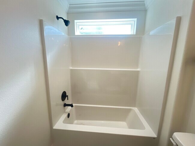 Building Photo - 31 Klickitat Dr