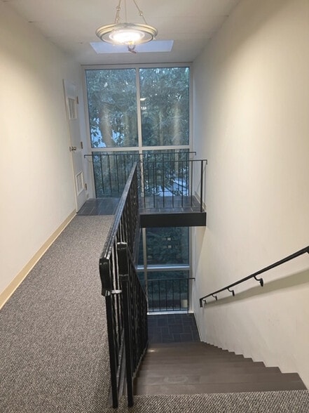 Building Photo - 179 Presidents Ln