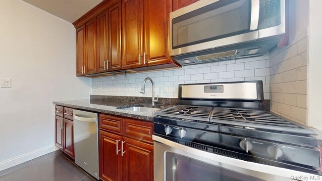 Building Photo - 105-20 66th Ave